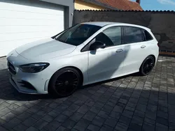 Weiß Gebraucht 2024 Mercedes B200 AMG line Van / Kleinbus | 33.990 € (Teuer)