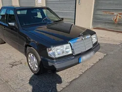 Schwarz Gebraucht 1993 Mercedes E280 Limousine | 12.900 €