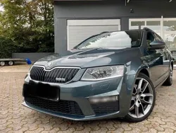 Grau Gebraucht 2016 Skoda Octavia vRS Kombi | 16.000 € (Etwas zu teuer)
