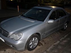 Silber Gebraucht 2001 Mercedes C180 Limousine | 2.000 €