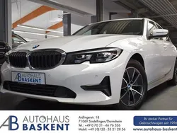 Weiß Gebraucht 2022 BMW 318 Advantage Limousine | 27.890 € (Guter Preis)