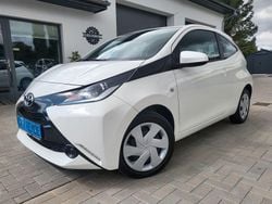 Weiß Gebraucht 2016 Toyota Aygo X-play Kleinwagen | 7.490 € (Fairer Preis)
