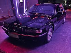 Schwarz Gebraucht 2001 BMW 730 Limousine | 10.800 €