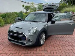 Grau Gebraucht 2017 Mini Cooper SD Kleinwagen | 13.999 € (Fairer Preis)