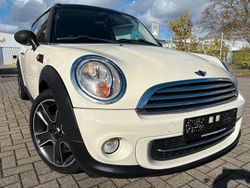 Weiß Gebraucht 2011 Mini Cooper Clubman Kombi | 4.999 € (Fairer Preis)