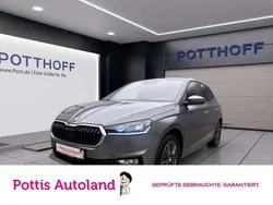 Grau Gebraucht 2024 Skoda Fabia Selection Limousine | 21.221 € (Guter Preis)