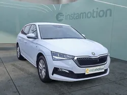 Weiß Gebraucht 2024 Skoda Scala Ambition Kleinwagen | 19.170 € (Fairer Preis)