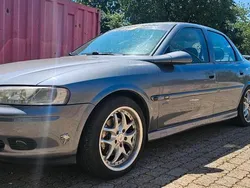 Grau Gebraucht 2001 Opel Vectra Limousine | 2.400 €