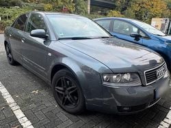 Grau Gebraucht 2004 Audi A4 Limousine | 1.950 € (Fairer Preis)