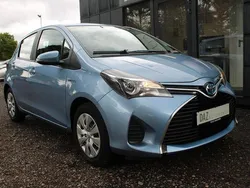 Blau Gebraucht 2014 Toyota Yaris Hybrid Comfort Limousine | 11.995 € (Fairer Preis)