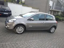 Grau Gebraucht 2012 Renault Clio IV Campus Limousine | 5.950 € (Fairer Preis)