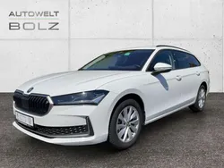 Weiss Gebraucht 2024 Skoda Superb Selection Kombi | 30.990 € (Fairer Preis)