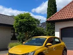 Gelb Gebraucht 2021 Peugeot e-208 Active Kleinwagen | 12.000 € (Superpreis)