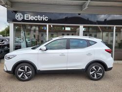 Weiß Gebraucht 2022 MG ZS Comfort Limousine | 17.990 € (Etwas zu teuer)