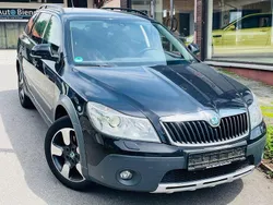 Schwarz Gebraucht 2012 Skoda Octavia Scout 4x4 Kombi | 7.699 € (Superpreis)