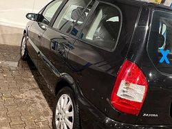Schwarz Gebraucht 2005 Opel Zafira Van / Kleinbus | 999 € (Guter Preis)