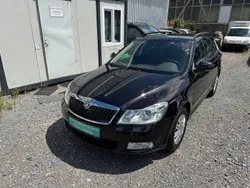 Schwarz Gebraucht 2012 Skoda Octavia Ambition Kombi | 8.999 € (Fairer Preis)