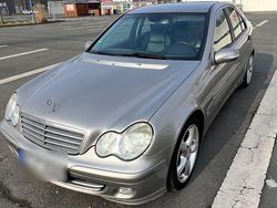 Grau Gebraucht 2004 Mercedes 200 Limousine | 2.150 €