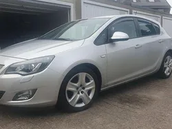 Silber Gebraucht 2010 Opel Astra Sport Limousine | 5.000 € (Guter Preis)