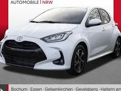 Weiß Neu 2025 Toyota Yaris Hybrid Comfort Limousine | 25.989 € (Fairer Preis)