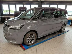 Grau Gebraucht 2023 VW T7 Life Van | 49.990 € (Guter Preis)