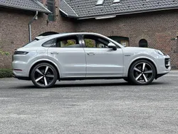 Grau Gebraucht 2023 Porsche Cayenne SUV | 115.790 € (Fairer Preis)