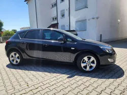 Schwarz Gebraucht 2011 Opel Astra Design Edition Limousine | 3.200 € (Guter Preis)