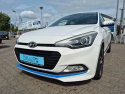 Polar white Gebraucht 2016 Hyundai i20 Passion Limousine | 5.490 € (Guter Preis)