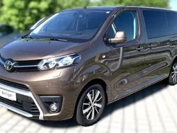 Brown rich oak Gebraucht 2020 Toyota Proace Team Van | 36.500 € (Fairer Preis)