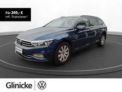 Aquamarinblau metallic Gebraucht 2022 VW Passat Business Kombi | 25.360 € (Etwas zu teuer)