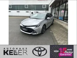 Cosmicsilber metallic Neu 2024 Toyota Corolla Team Kombi | 35.260 €