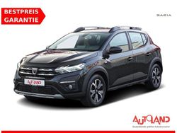 Perlmuttschwarz (metallic) Gebraucht 2021 Dacia Sandero Comfort SUV | 16.950 € (Teuer)