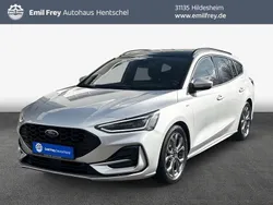 Moondust silber metallic Gebraucht 2023 Ford Focus ST-Line Kombi | 23.500 € (Guter Preis)