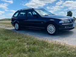 Blau Gebraucht 2001 BMW 318 Kombi | 2.200 €