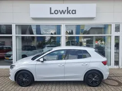 Weiß Gebraucht 2024 Skoda Fabia Selection Limousine | 22.870 € (Fairer Preis)