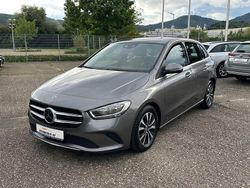 Grau Gebraucht 2020 Mercedes B180 Style Van / Kleinbus | 15.470 € (Fairer Preis)