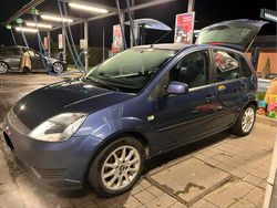 Blau Gebraucht 2005 Ford Fiesta Kleinwagen | 1.200 €