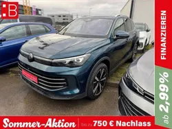 Blau Gebraucht 2024 VW Tiguan Elegance SUV | 48.450 €