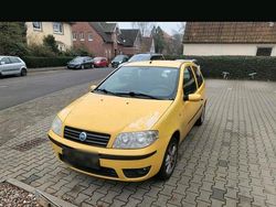 Gelb Gebraucht 2005 Fiat Punto Kleinwagen | 500 €