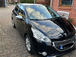 Schwarz Gebraucht 2015 Peugeot 208 Active Kleinwagen | 5.450 € (Fairer Preis)