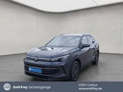 Grau Gebraucht 2024 VW Tiguan Life SUV | 35.940 € (Fairer Preis)