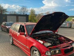 Rot Gebraucht 1997 BMW 320 Kombi | 3.200 € (Guter Preis)
