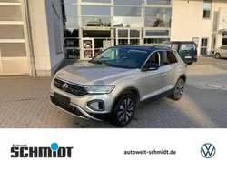 Ivory silver metallic Gebraucht 2024 VW T-Roc R SUV | 25.975 € (Superpreis)