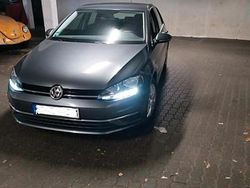 Grau Gebraucht 2018 VW Golf VII Comfortline Limousine | 15.500 € (Etwas zu teuer)