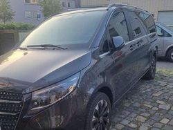 Grau Gebraucht 2025 Mercedes V300 Avantgarde Van / Kleinbus | 85.000 €