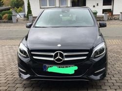 Schwarz Gebraucht 2016 Mercedes B180 Van / Kleinbus | 12.990 € (Guter Preis)