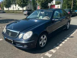 Blau Gebraucht 2002 Mercedes E320 Avantgarde Limousine | 3.699 € (Fairer Preis)