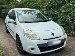 Weiß Gebraucht 2010 Renault Clio II Limousine | 3.650 € (Etwas zu teuer)