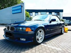 Blau Gebraucht 1995 BMW 318 Cabriolet M Sport Cabrio | 6.750 €