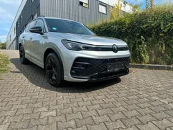 Oyster silver metallic Gebraucht 2024 VW Tiguan R-line SUV | 43.900 € (Fairer Preis)